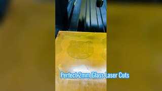 Cắt laser thủy tinh xanh 2 mm cho hình dạng không đều