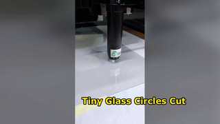 Cắt hàng loạt vòng tròn nhỏ 1mm từ kính siêu trong